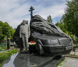 Склепы с сокровищами и Боря Газировка: что хранят кладбища Новосибирска