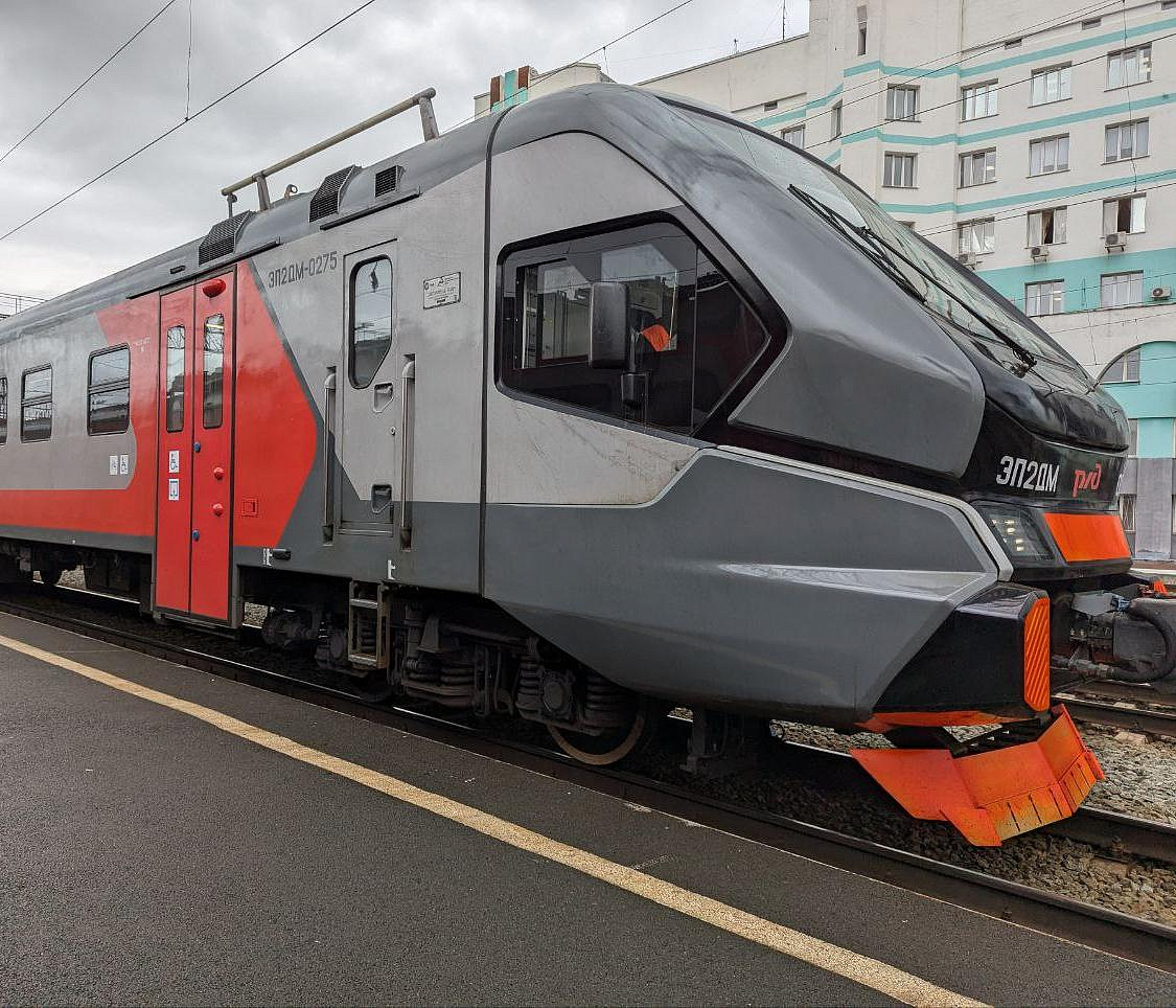 Новый электропоезд из 10 вагонов вышел на маршрут в Новосибирской области