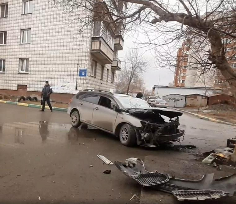 «Тойота» впечаталась в дерево на левом берегу — есть погибший