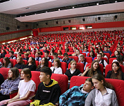 Три киноленты о военном Новосибирске показали школьникам