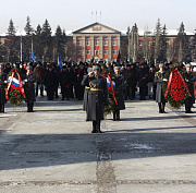 Новосибирцы почтили память воинов-сибиряков на Монументе Славы