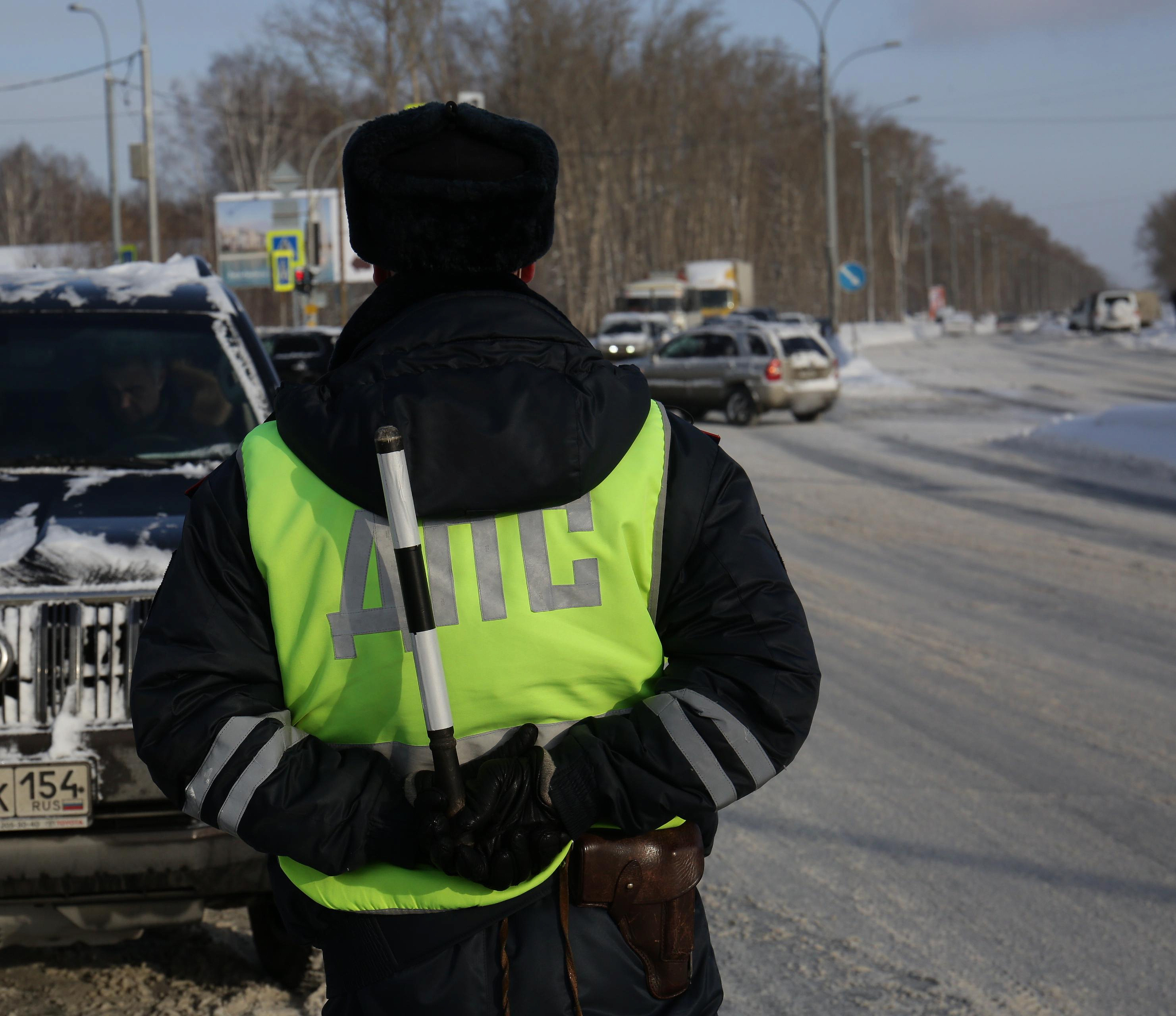 Автоинспекторы доставили в больницу мужчину с раной от электроинструмента