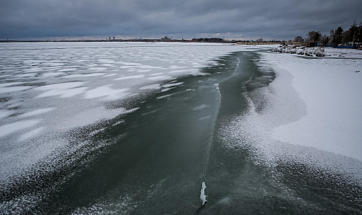 Из-за тёплой погоды лёд на Обском море вдвое тоньше обычного